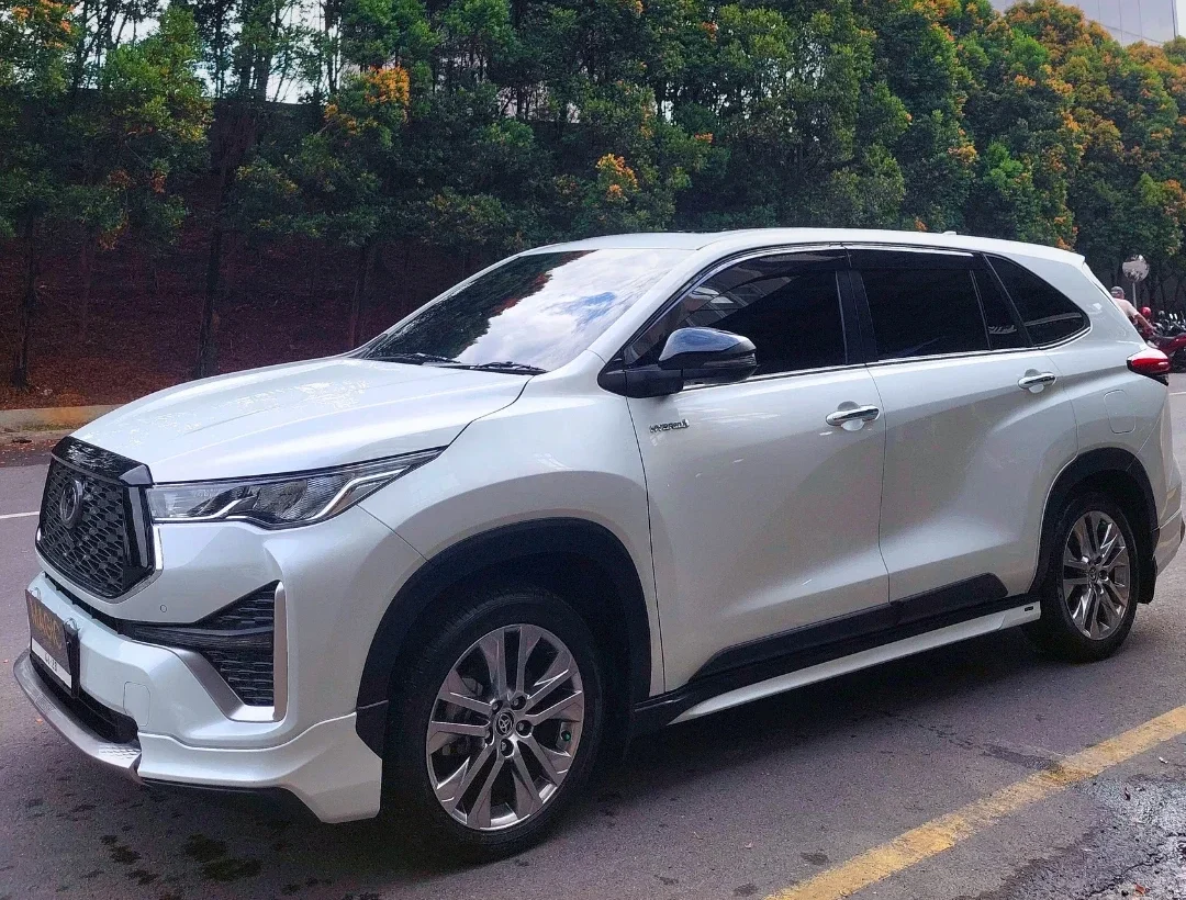 innova zenix diamond